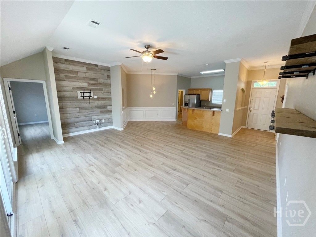 Image 14 of property listing at 322 Laurel Hill Circle, Richmond Hill, GA 31324