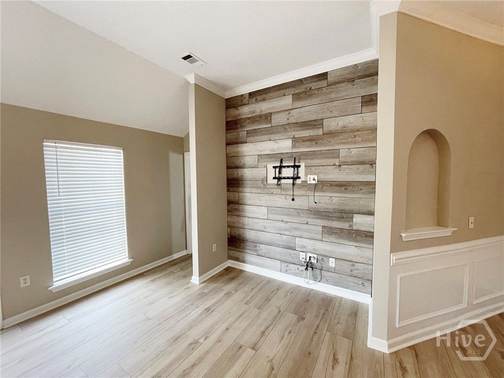 Image 16 of property listing at 322 Laurel Hill Circle, Richmond Hill, GA 31324
