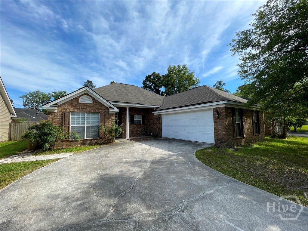 Image 2 of property listing at 322 Laurel Hill Circle, Richmond Hill, GA 31324