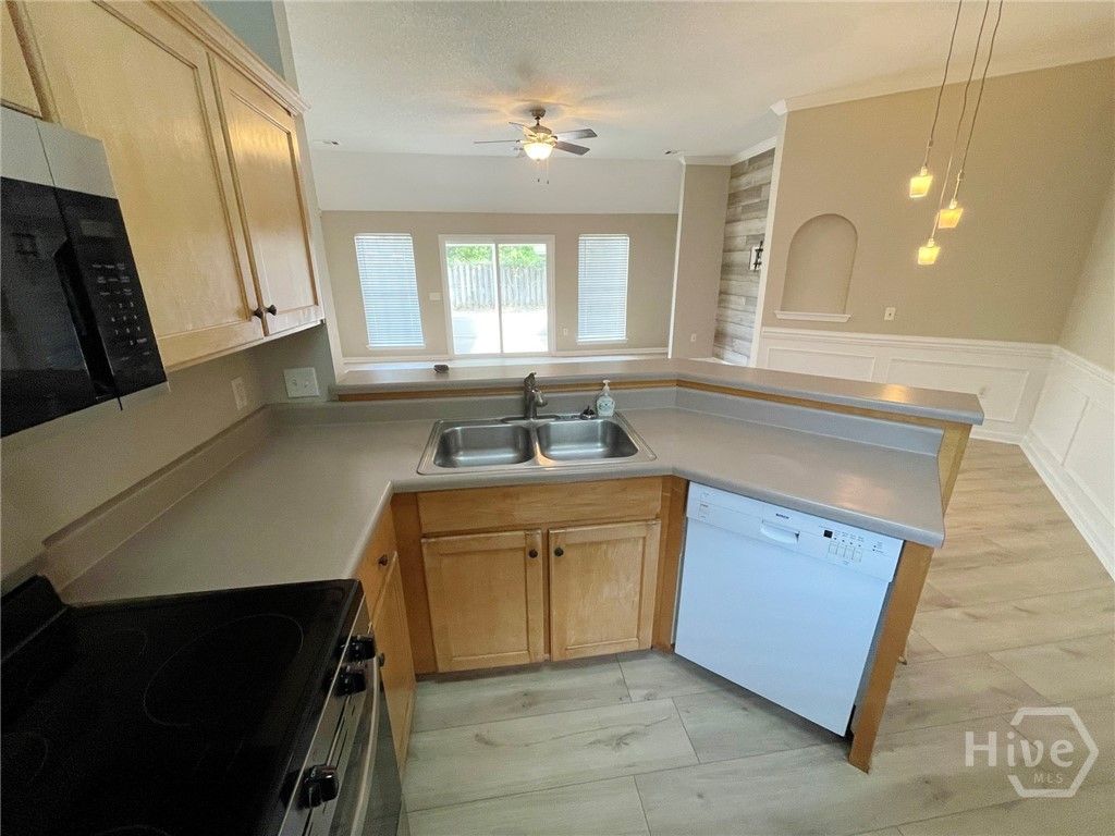 Image 24 of property listing at 322 Laurel Hill Circle, Richmond Hill, GA 31324