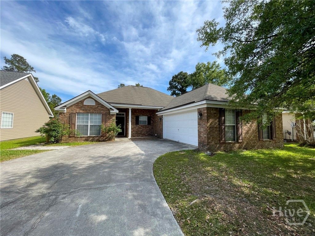 Image 4 of property listing at 322 Laurel Hill Circle, Richmond Hill, GA 31324
