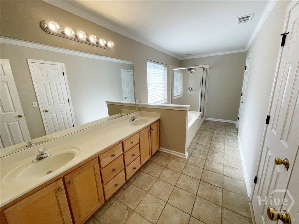 Image 9 of property listing at 322 Laurel Hill Circle, Richmond Hill, GA 31324