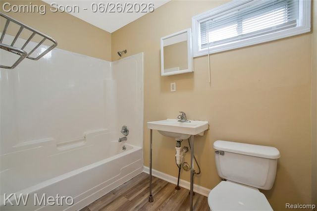 25335 Pinehurst Street, Roseville, MI 48066