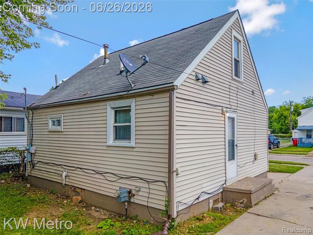 25335 Pinehurst Street, Roseville, MI 48066