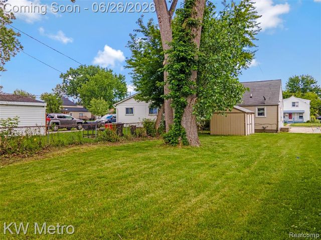 25335 Pinehurst Street, Roseville, MI 48066