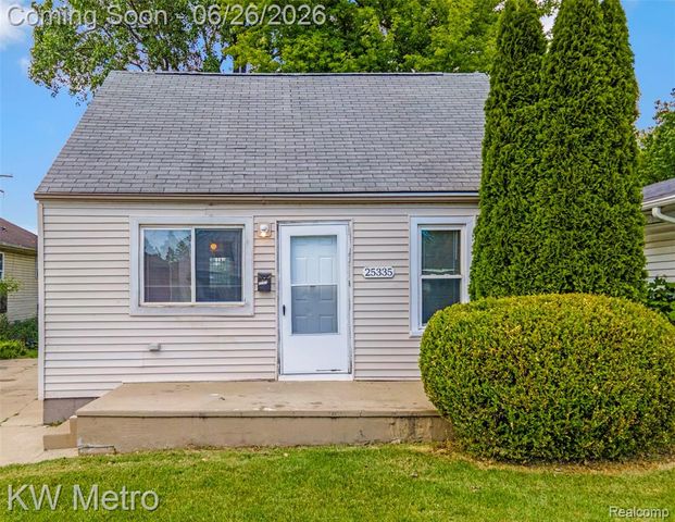 25335 Pinehurst Street, Roseville, MI 48066