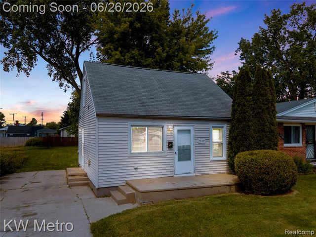 25335 Pinehurst Street, Roseville, MI 48066