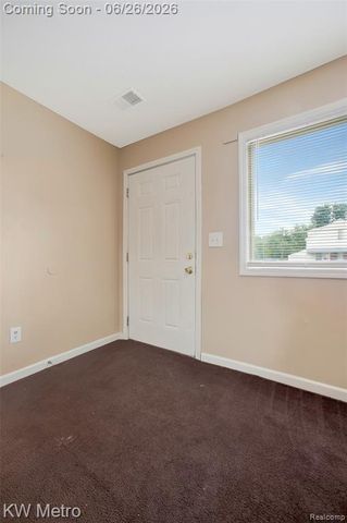 25335 Pinehurst Street, Roseville, MI 48066