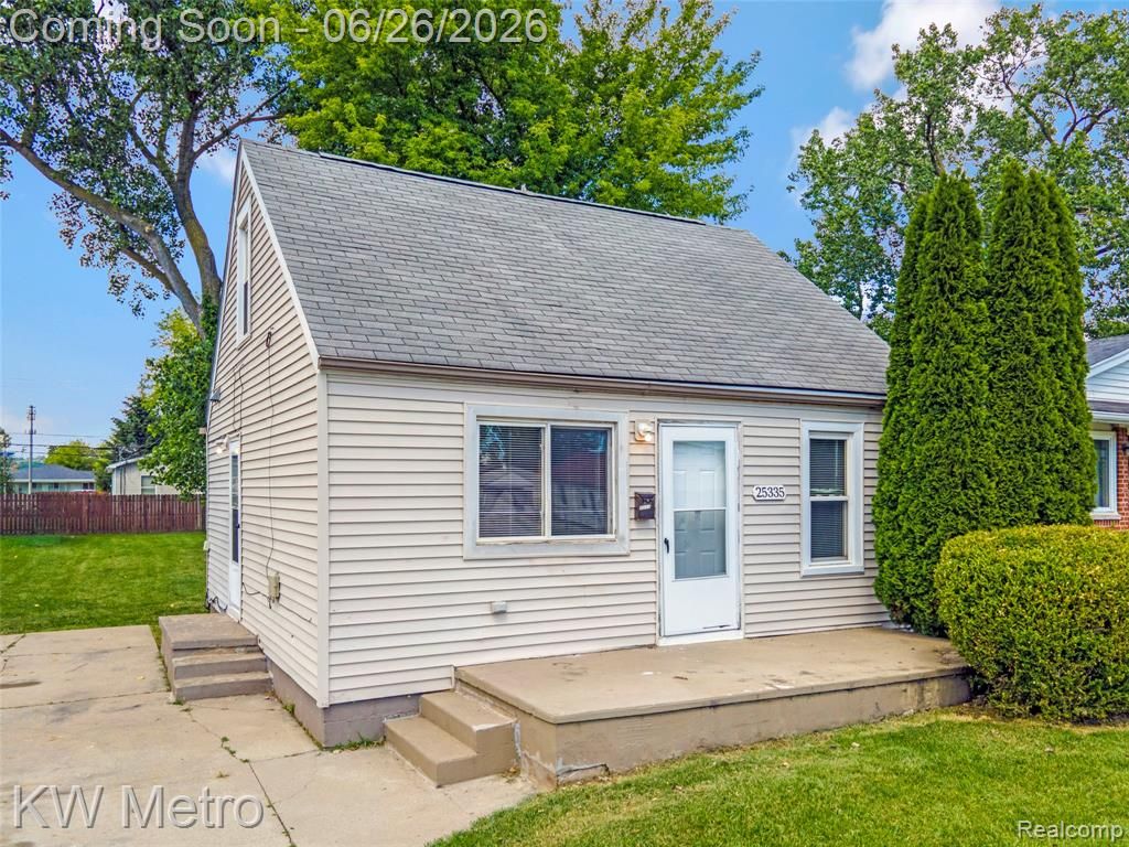 25335 Pinehurst Street, Roseville, MI 48066