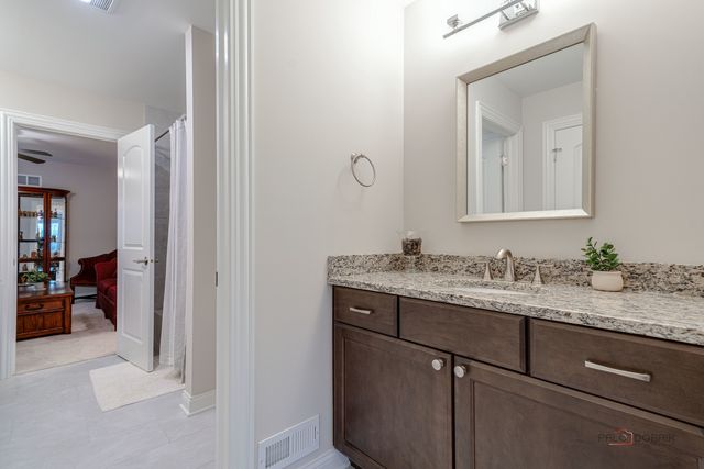 1815 Torrey Parkway, Libertyville, IL 60048