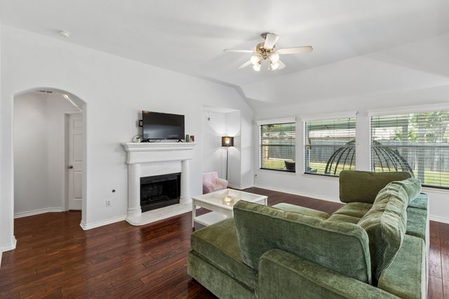 2715 Columbus, Grand Prairie, TX 75054