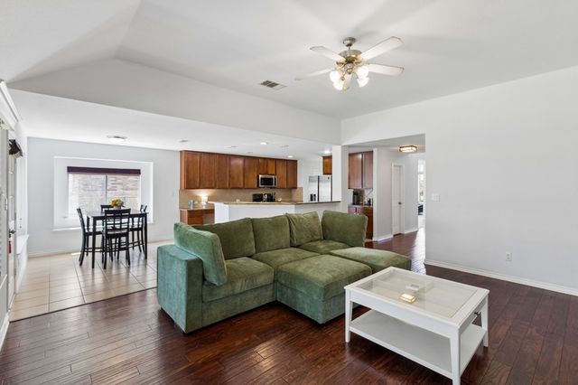 2715 Columbus, Grand Prairie, TX 75054