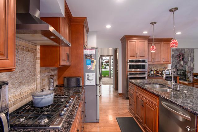 17624 Parke Lane Lane, Grosse Ile, MI 48138