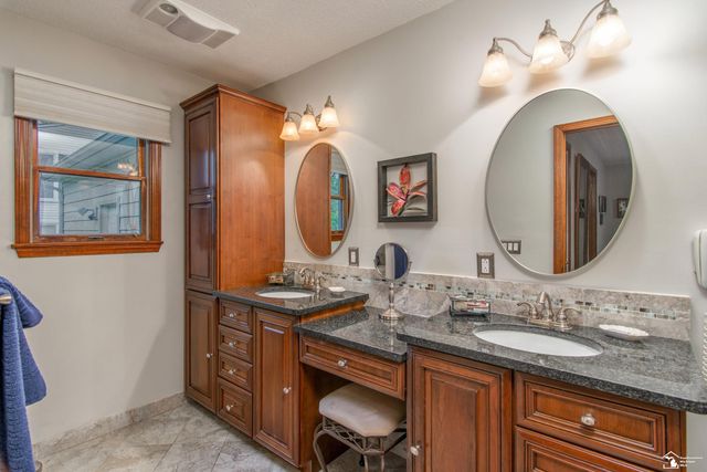 17624 Parke Lane Lane, Grosse Ile, MI 48138