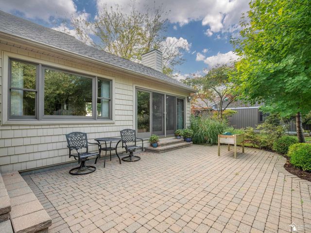 17624 Parke Lane Lane, Grosse Ile, MI 48138