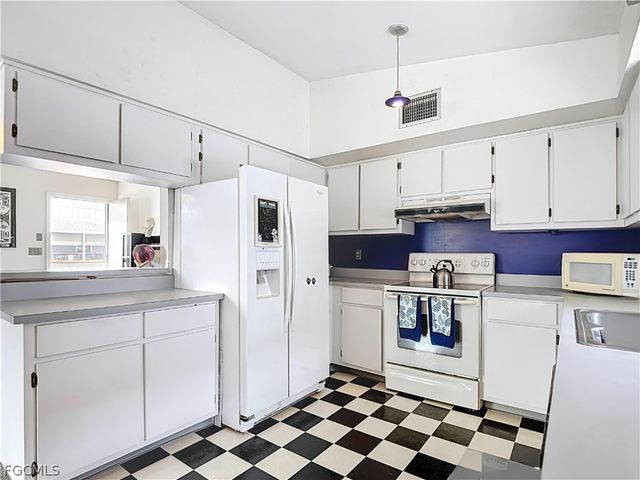 8010 Buccaneer DR, Fort Myers Beach, FL 33931