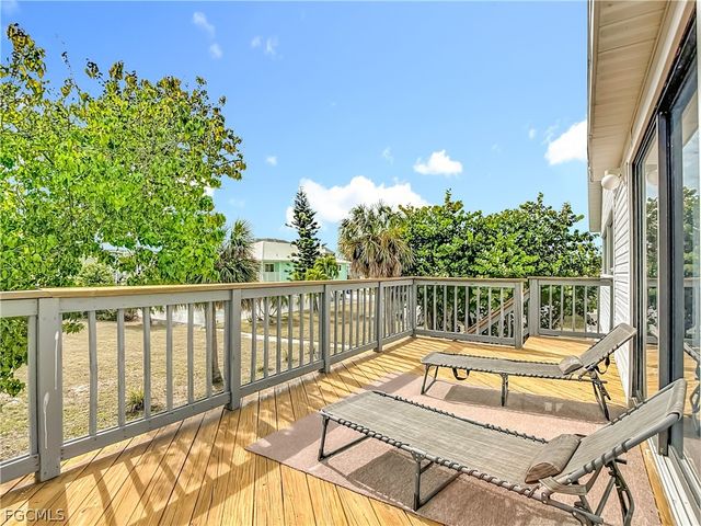 8010 Buccaneer DR, Fort Myers Beach, FL 33931