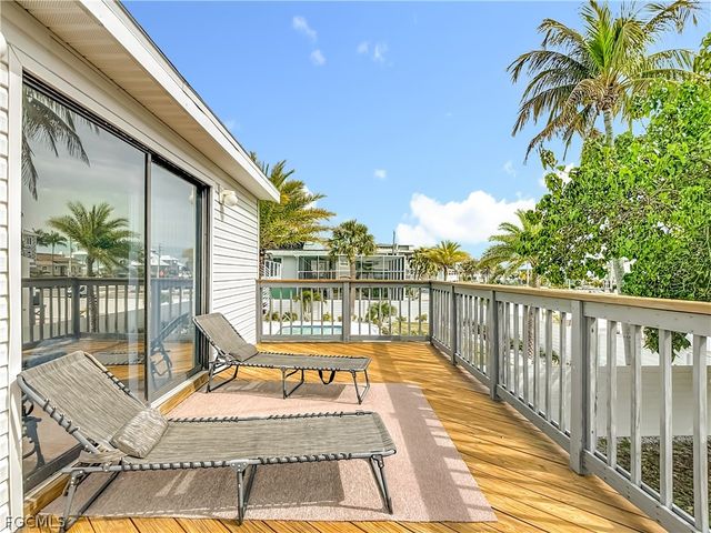 8010 Buccaneer DR, Fort Myers Beach, FL 33931