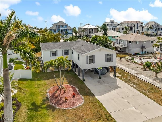 8010 Buccaneer DR, Fort Myers Beach, FL 33931