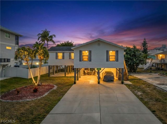 8010 Buccaneer DR, Fort Myers Beach, FL 33931