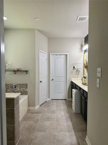 423 Bay Grove Lane, La Porte, TX 77571