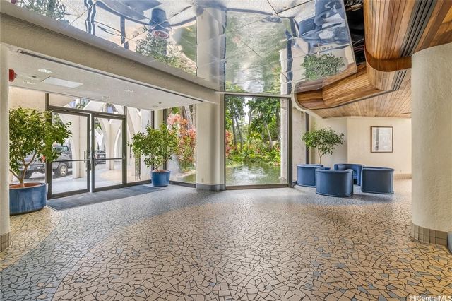 300 Wai Nani Way 1815, Honolulu, HI 96815