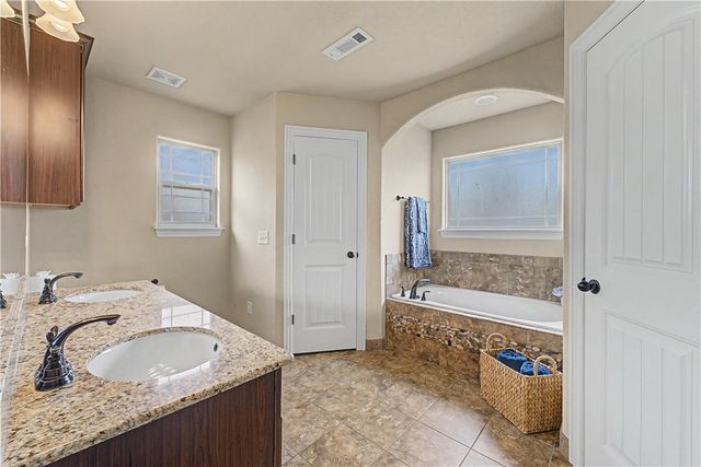 6115 S 37Th Street, Rogers, AR 72758