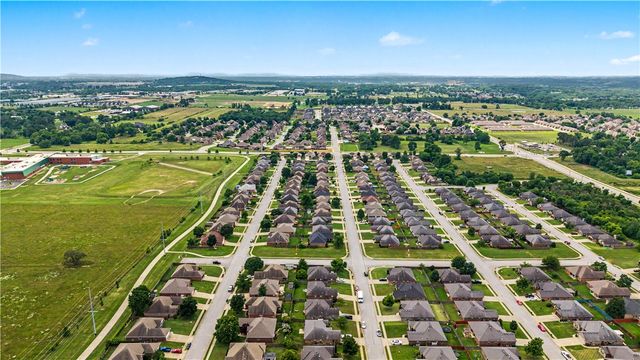 6115 S 37Th Street, Rogers, AR 72758