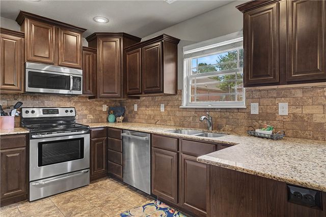 6115 S 37Th Street, Rogers, AR 72758