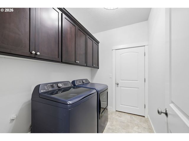 3622 STARK St, Eugene, OR 97404