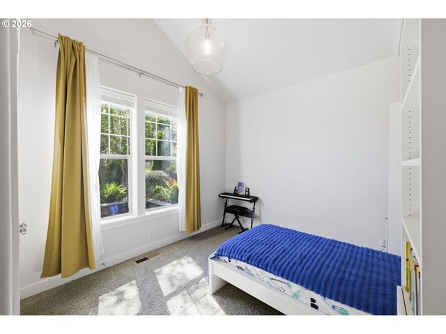 3622 STARK St, Eugene, OR 97404