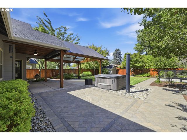 3622 STARK St, Eugene, OR 97404