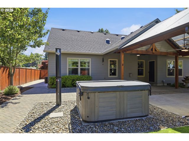 3622 STARK St, Eugene, OR 97404