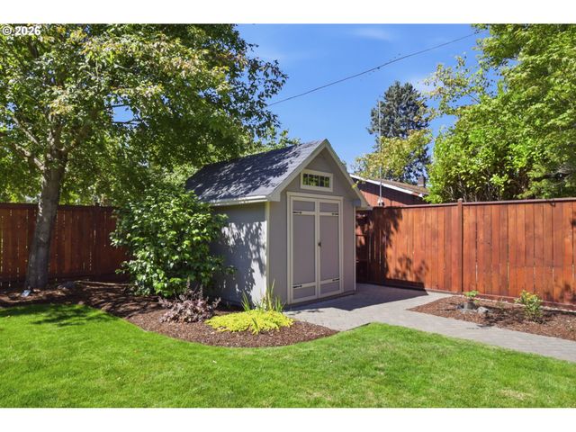 3622 STARK St, Eugene, OR 97404