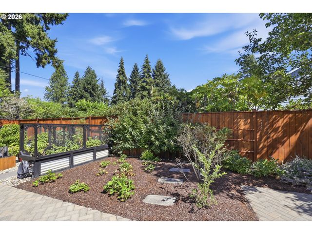 3622 STARK St, Eugene, OR 97404