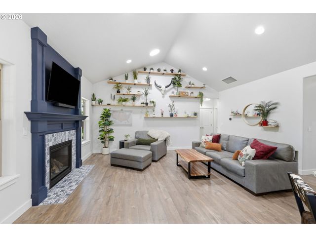 3622 STARK St, Eugene, OR 97404