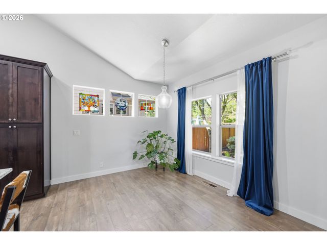 3622 STARK St, Eugene, OR 97404