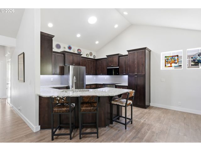 3622 STARK St, Eugene, OR 97404