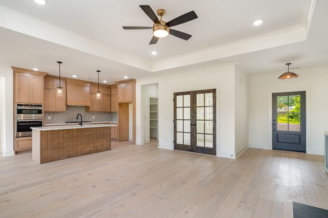 50 Lauderdale Lane, Hartsville, TN 37074