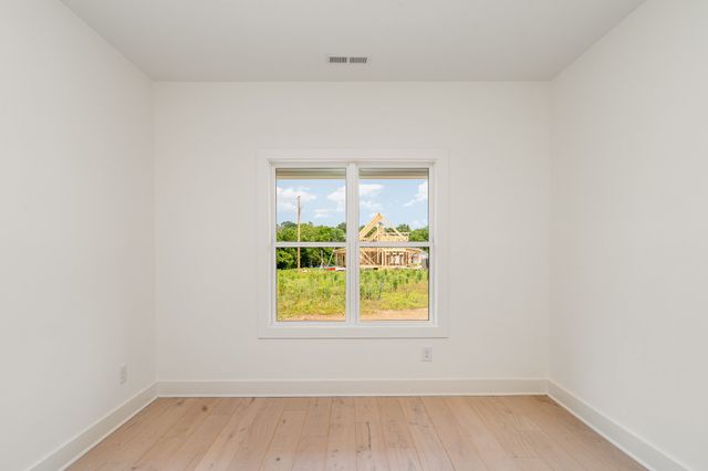 50 Lauderdale Lane, Hartsville, TN 37074