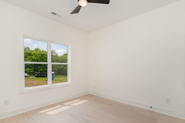 50 Lauderdale Lane, Hartsville, TN 37074