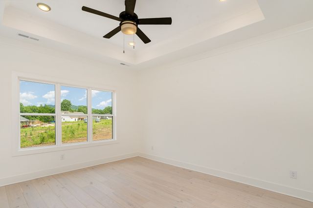 50 Lauderdale Lane, Hartsville, TN 37074