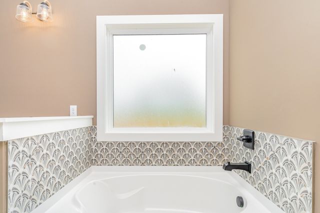 50 Lauderdale Lane, Hartsville, TN 37074