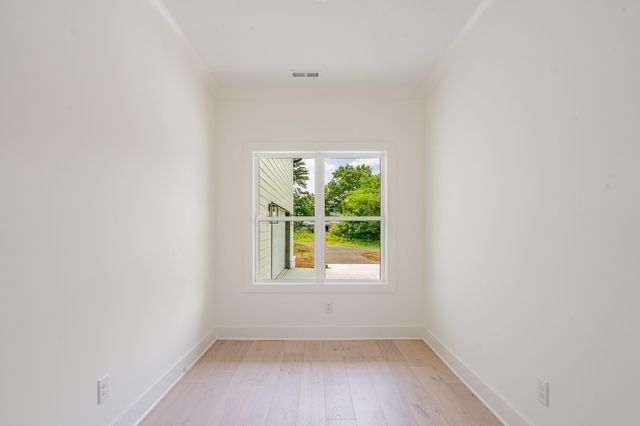 50 Lauderdale Lane, Hartsville, TN 37074