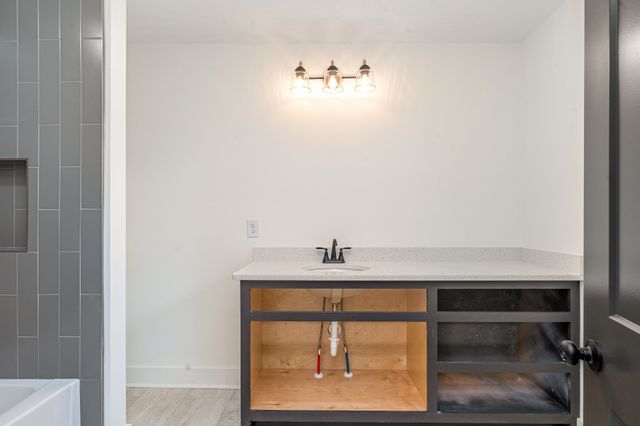 50 Lauderdale Lane, Hartsville, TN 37074