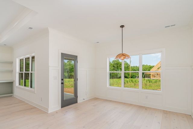 50 Lauderdale Lane, Hartsville, TN 37074