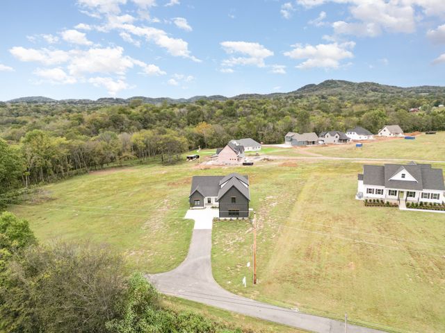 50 Lauderdale Lane, Hartsville, TN 37074