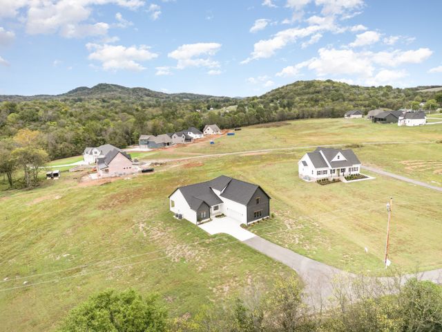 50 Lauderdale Lane, Hartsville, TN 37074
