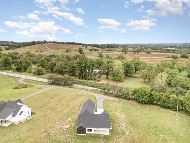 50 Lauderdale Lane, Hartsville, TN 37074