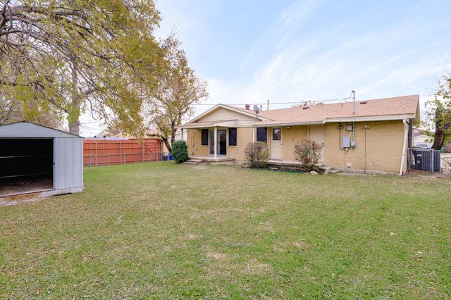 7924 Chaparral Drive, White Settlement, TX 76108